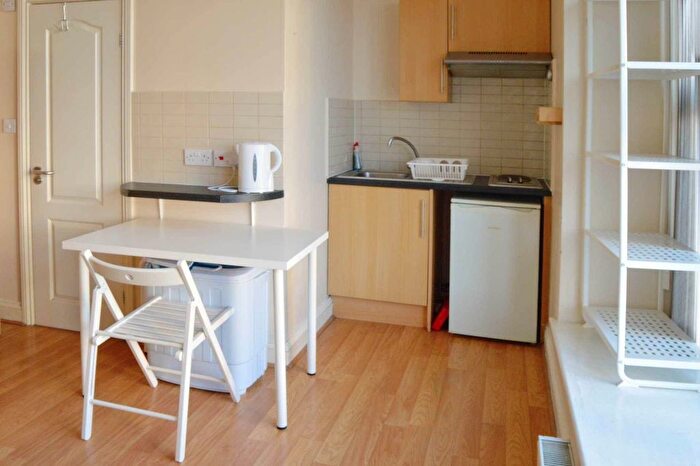 Studio To Rent In High Street, Acton, W3