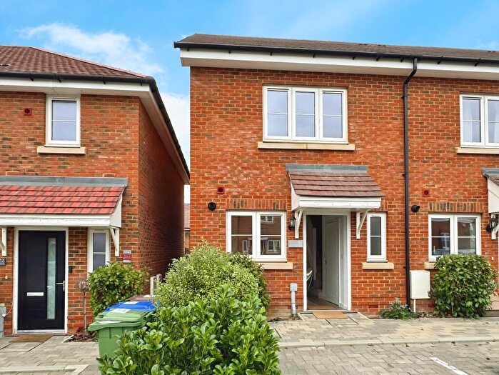 2 Bedroom End Of Terrace House To Rent In Brighton Link, Faygate, RH12