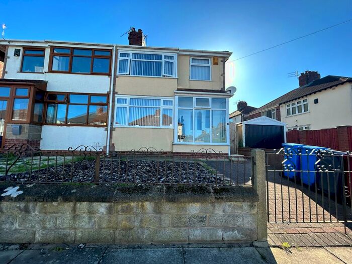 3 Bedroom Semi-Detached House To Rent In *Available With Zero Deposits* Ringwood Avenue, L14