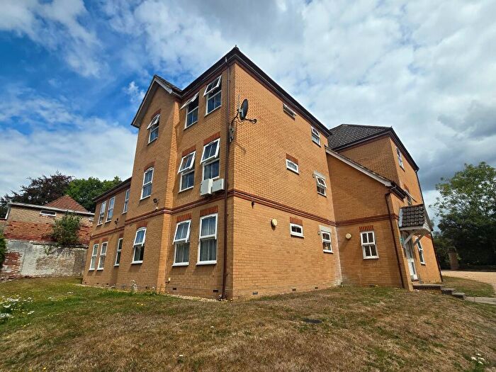 2 Bedroom Flat To Rent In Midanbury Lane, Bitterne Park, SO18
