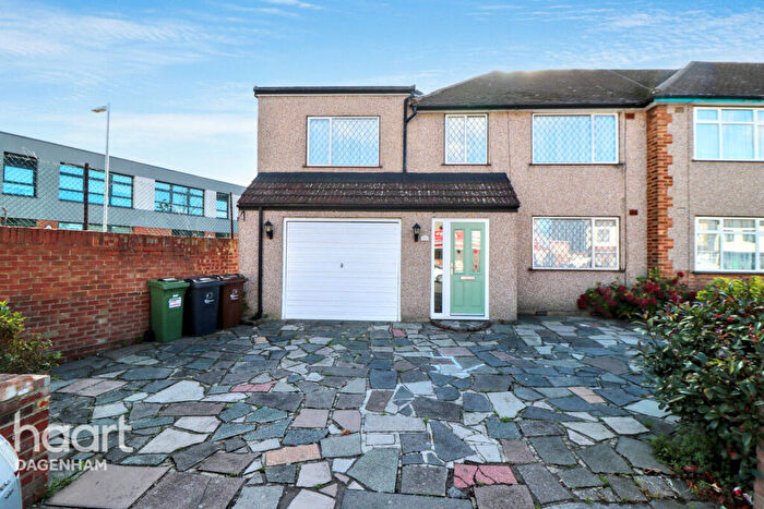 4 Bedroom End Of Terrace House For Sale In Dagenham Road, Dagenham, RM10
