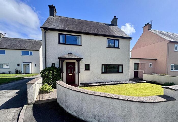 3 Bedroom House For Sale In Cae Tyddyn, Llanrwst, LL26