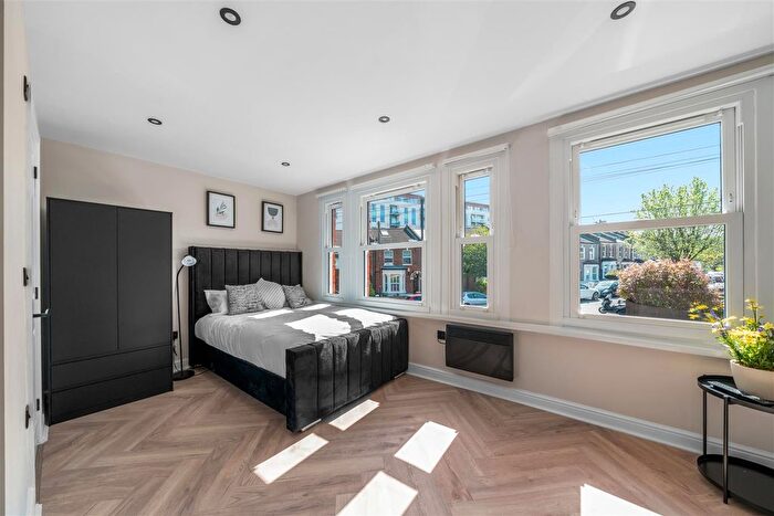 Studio To Rent In Hambro Road, London, SW16