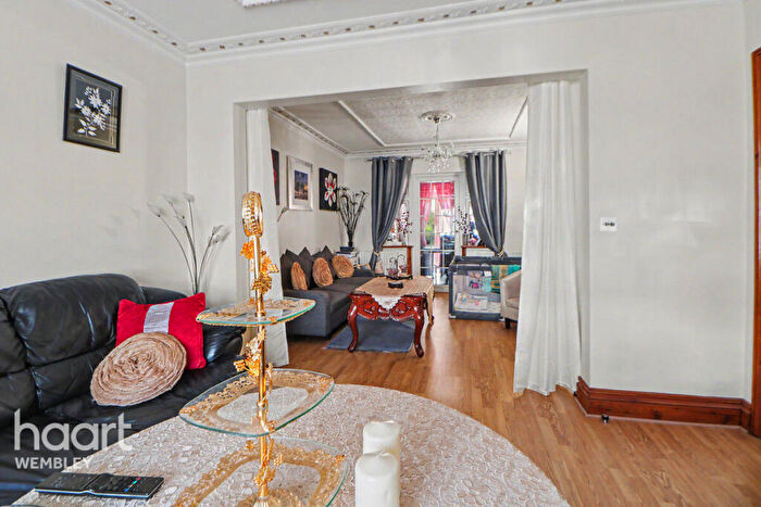 5 Bedroom End Of Terrace House For Sale In St Raphaels Way, London, NW10