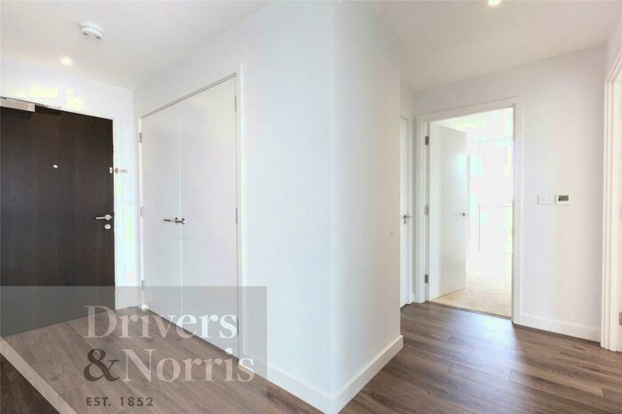 2 Bedroom Apartment For Sale In Skylark Point, Newnton Close, London, N4