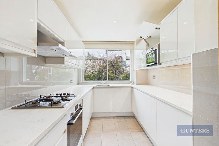 3 Bedroom Flat To Rent In Warwick Gardens, London, W14