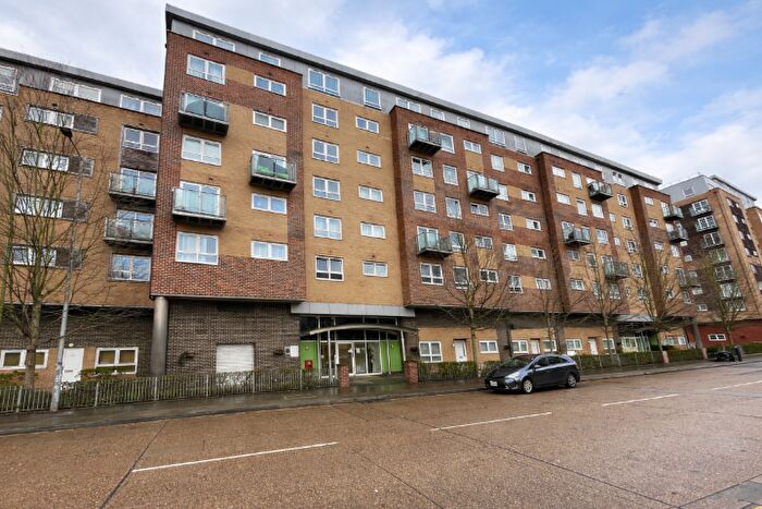 1 Bedroom Flat For Sale In Cherrydown East, Basildon, Essex, SS16