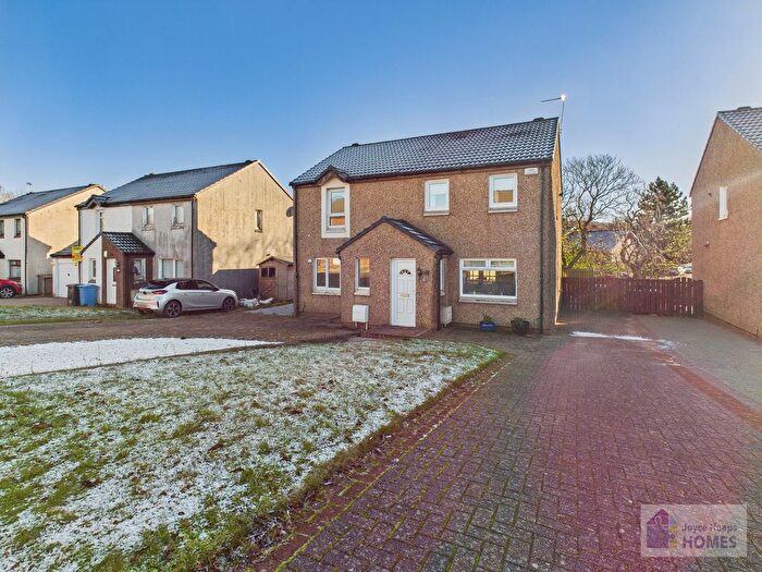 3 Bedroom Semi Detached House For Sale In Dove Place, Gardenhall, East Kilbride, G75