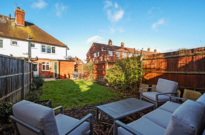 3 Bedroom End Of Terrace House For Sale In Old Farm Road, Guildford, Surrey, GU1
