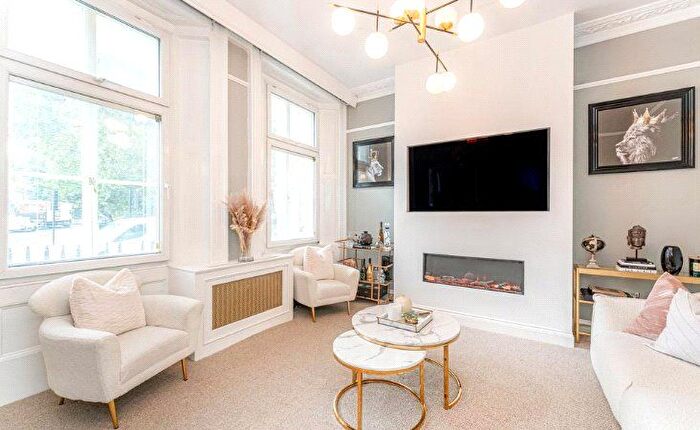 2 Bedroom Flat To Rent In Sussex Gardens, London, W2