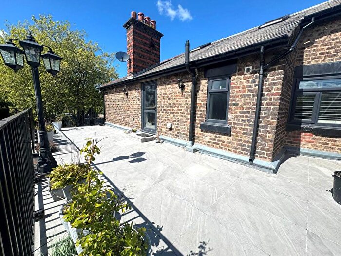 3 Bedroom Apartment To Rent In Aigburth Vale, L17