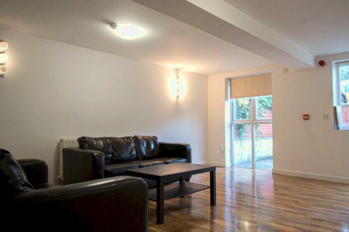 1 Bedroom Flat To Rent In Darnley Road, West Park, Leeds, LS16