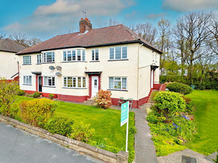 2 Bedroom Apartment To Rent In Redesdale Gardens, Leeds, LS16