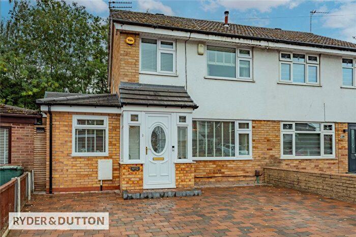3 Bedroom Semi-detached House For Sale In Hereford Way, Middleton, Manchester, M24
