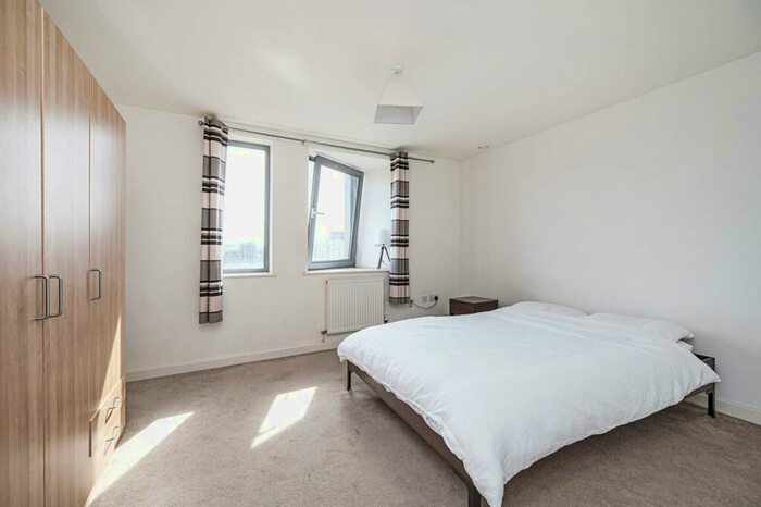 2 Bedroom Flat To Rent In High Street, Stratford, London, E15