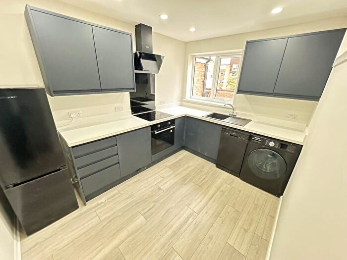 2 Bedroom Apartment To Rent In Brittany Court, High Street South, Dunstable, Bedfordshire, LU6