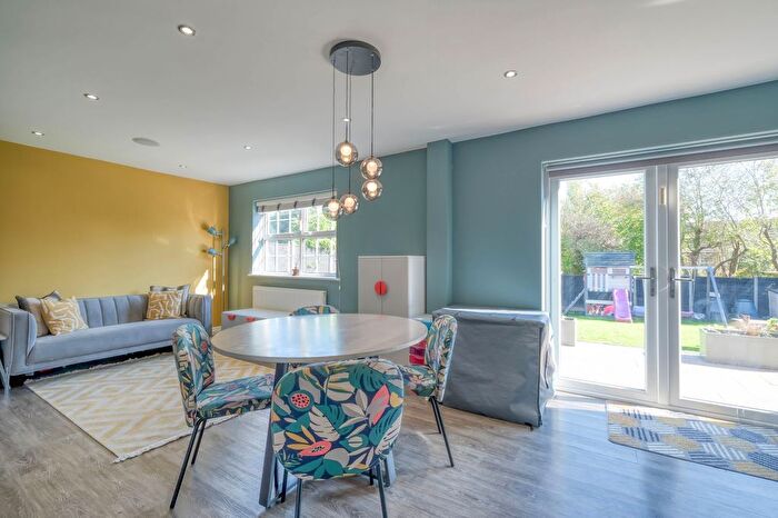 4 Bedroom Detached House For Sale In St. Francis Avenue, Solihull, B91