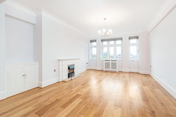 3 Bedroom Flat To Rent In Hall Road, London, NW8