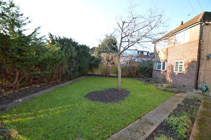 2 Bedroom Maisonette To Rent In Doone Close, Teddington, TW11