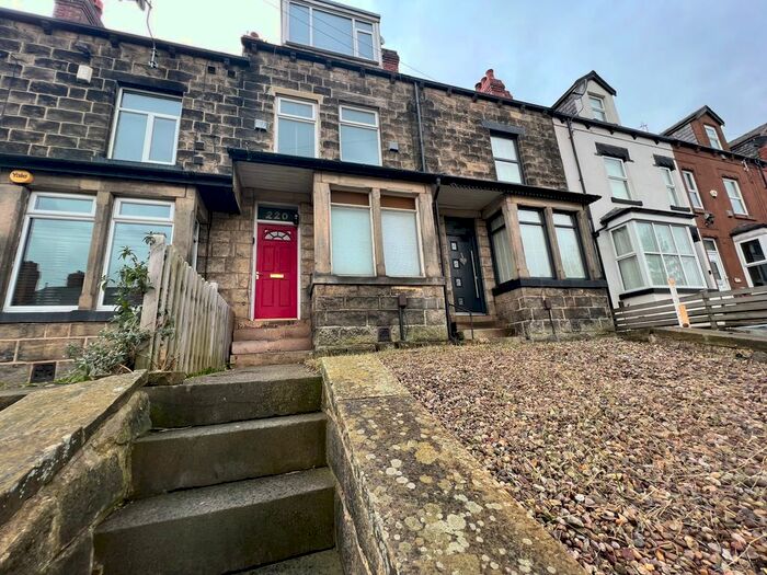 4 Bedroom Terraced House To Rent In Low Lane, Leeds, LS18