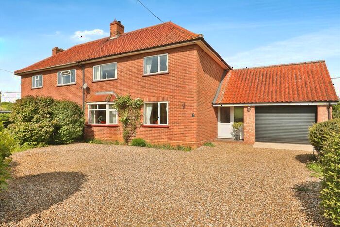 3 Bedroom Semi-Detached House For Sale In Woodforde Close, Weston Longville, Norwich, NR9