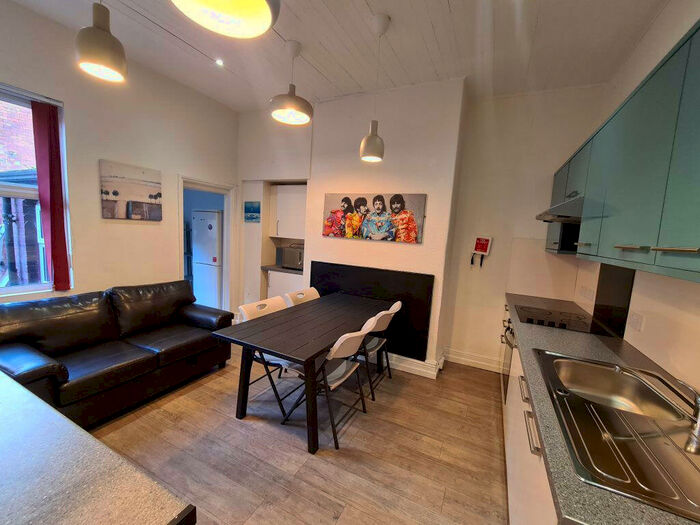 4 Bedroom House To Rent In Norwood Road, Leeds, LS6