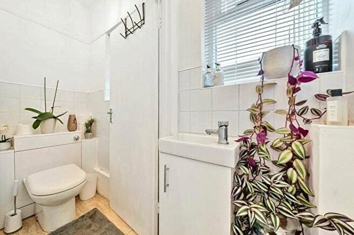 3 Bedroom End Of Terrace House For Sale In Pollards Hill South, London, SW16