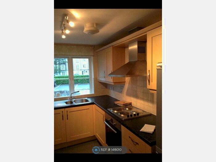 2 Bedroom Flat To Rent In Tudor Way, Knaphill, Woking, GU21