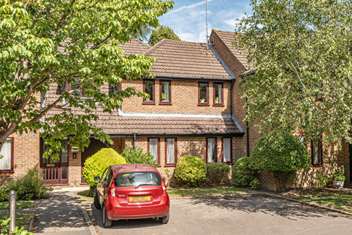 2 Bedroom Flat For Sale In Leatherhead, Surrey, KT22
