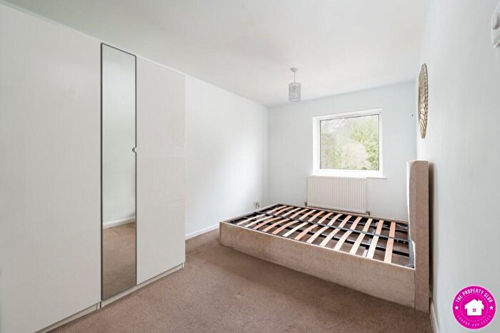 2 Bedroom Apartment To Rent In Cleveland Road, London, E18