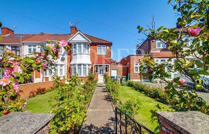 3 Bedroom End Of Terrace House For Sale In Ashcombe Park, London, NW2