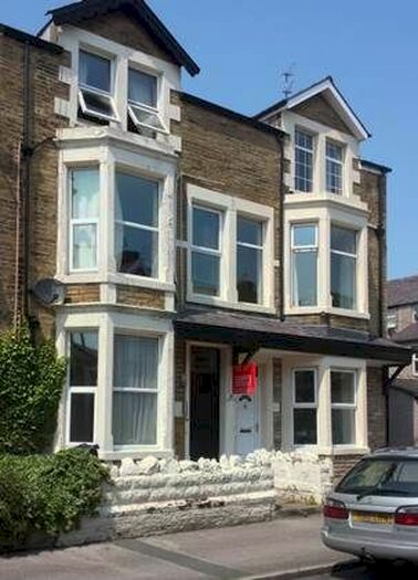 1 Bedroom Flat To Rent In Clarendon Road, Morecambe, LA3