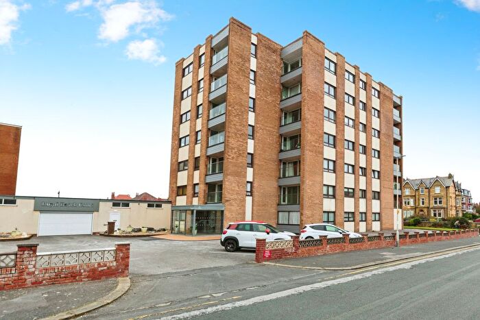 2 Bedroom Flat For Sale In North Promenade, Lytham St. Annes, Lancashire, FY8