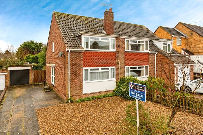 3 Bedroom Semi-Detached House For Sale In Dowgate Close, Tonbridge, Kent, TN9