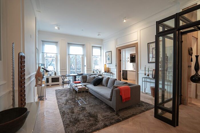 2 Bedroom Flat To Rent In Cadogan Square, London, SW1X