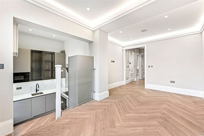 2 Bedroom Flat To Rent In Ovington Square, London, SW3
