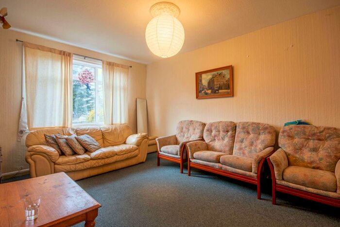 2 Bedroom Flat To Rent In Parkhead View Edinburgh United Kingdom, EH11