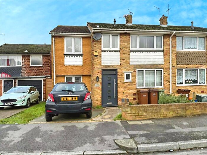 4 Bedroom Semi-Detached House For Sale In Harptree Drive, Chatham, Kent, ME5