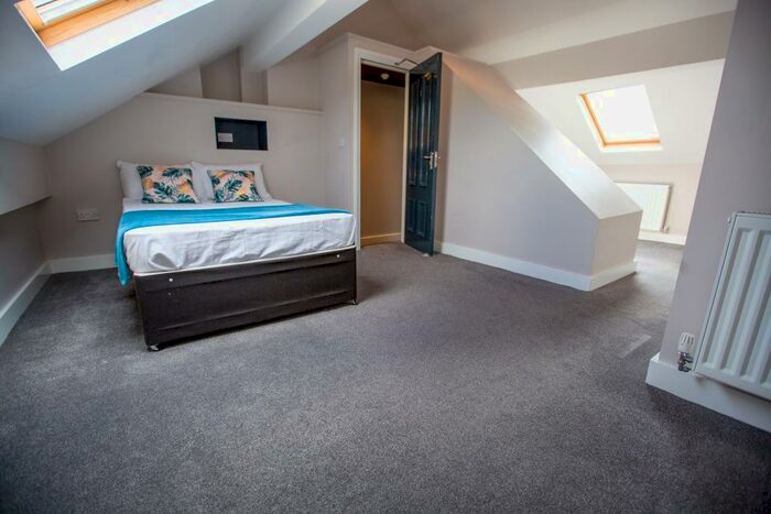 1 Bedroom House To Rent In Aigburth Road, L17