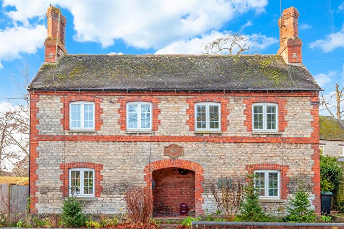 3 Bedroom Semi-Detached House To Rent In Manor Road, Woodstock, OX20