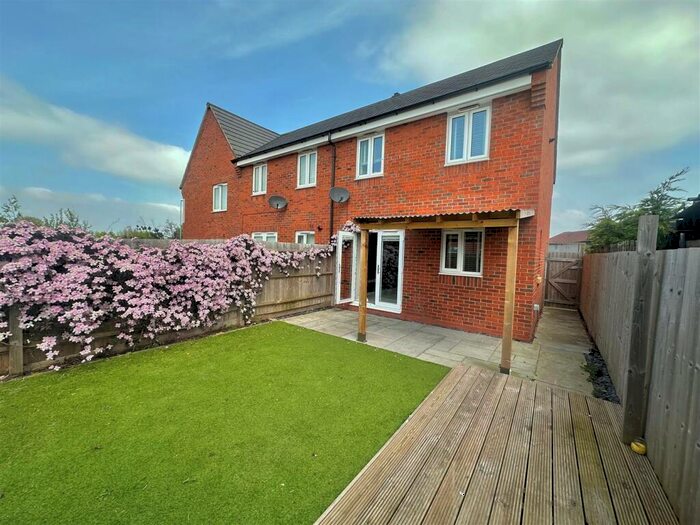 3 Bedroom Semi-Detached House To Rent In Wheatcroft Lane, Castle Donington, Derby, DE74