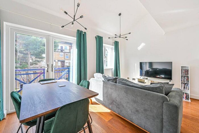 2 Bedroom House To Rent In Benson Quay, Wapping, London, E1W