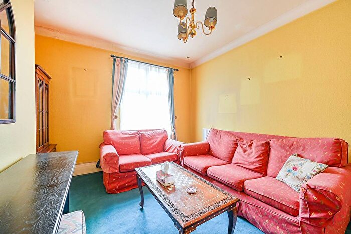 3 Bedroom Flat For Sale In Eaton Rise, Ealing, London, W5