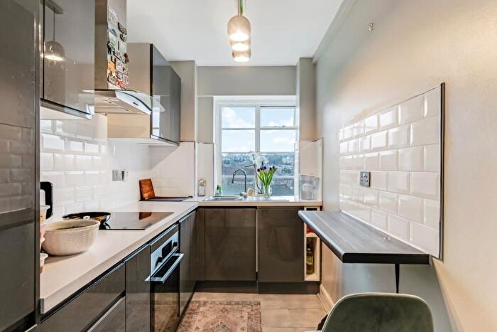 2 Bedroom Flat To Rent In Northwood Hall, Highgate, N6