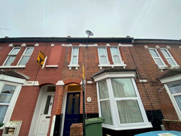 4 Bedroom Terraced House To Rent In Milton Road, SO15