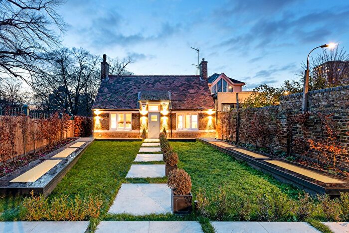 4 Bedroom Detached House To Rent In Margravine Gardens, Hammersmith, W6