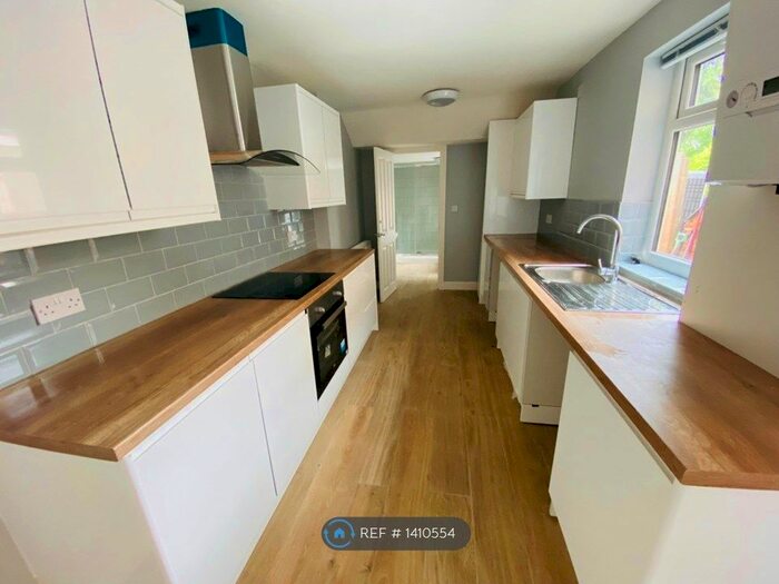 3 Bedroom Terraced House To Rent In Moore Street, Northampton, NN2