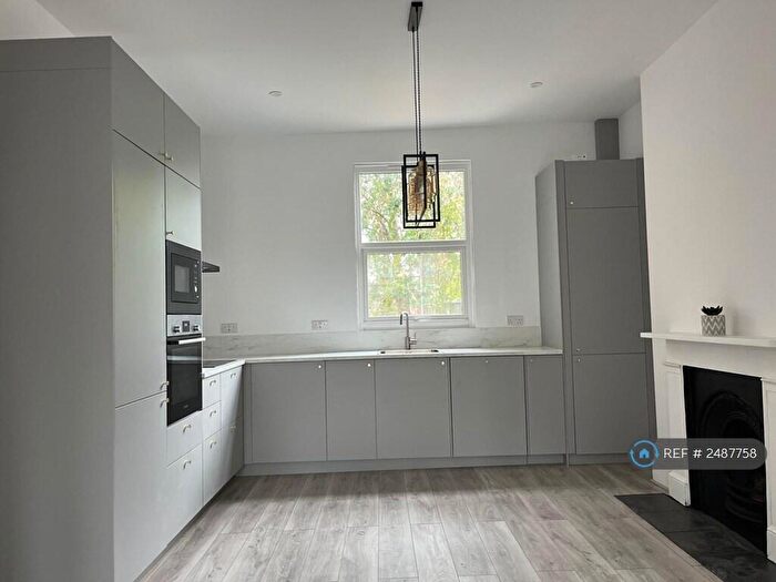 4 Bedroom Maisonette To Rent In Gipsy Road, London, SE27