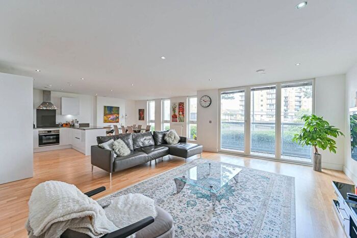 3 Bedroom Flat For Sale In Dowells Street, Greenwich, London, SE10