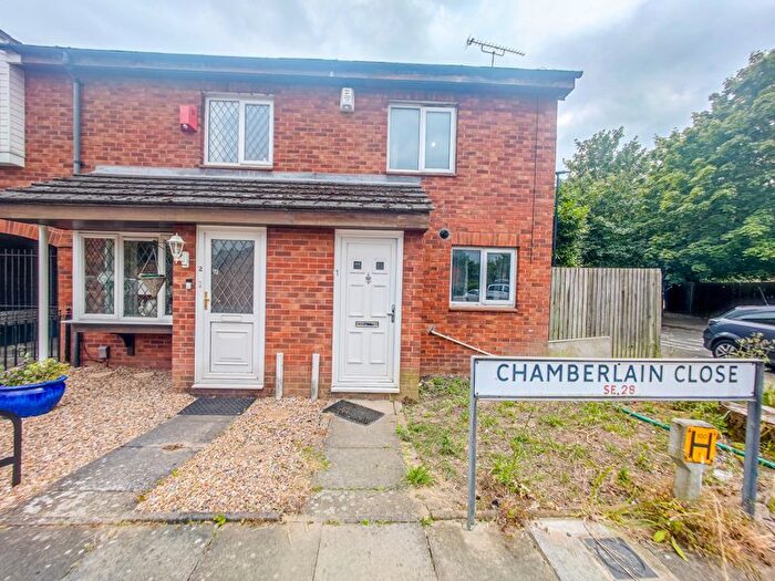 2 Bedroom End Of Terrace House To Rent In Chamberlain Close, West Thamesmead, London, SE28